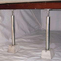crawl space jack posts installed in an encapsulated crawl space in Claymont